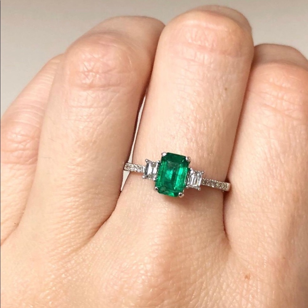 Genuine Natural Emerald & Diamond ring